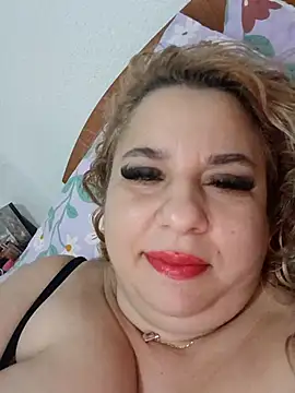 Snapshot of BelleInna chatting on 8, 11, 2025 BelleInna online show from 8, 11, 2025