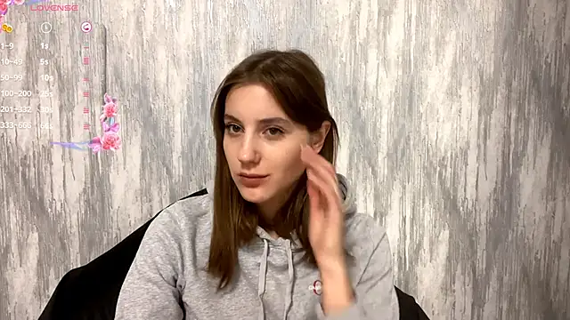 Snapshot of SuzyOlmos chatting on 2, 12, 2025 SuzyOlmos online show from 2, 12, 2025