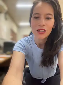 AlanaRius18 online show from 5, 4, 2026