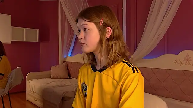 Snapshot of AllyBond chatting on 19, 10, 2025 AllyBond online show from 19, 10, 2025