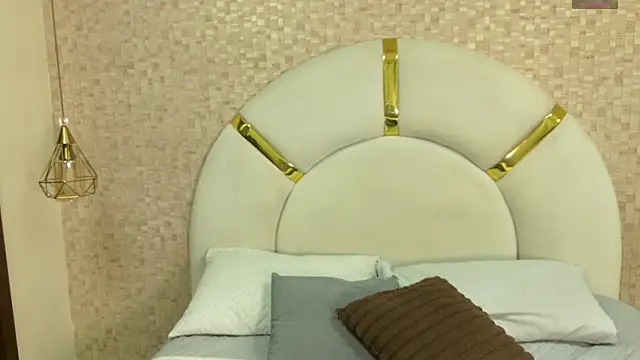 Snapshot of emmy_rose25 chatting on 18, 11, 2025 emmy rose25 online show from 18, 11, 2025