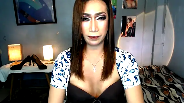 littleredbunny27 online show from 10, 4, 2026