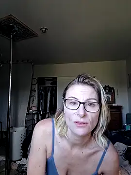 Snapshot of LanaDeluxe chatting on 11, 2, 2026 LanaDeluxe online show from 11, 2, 2026