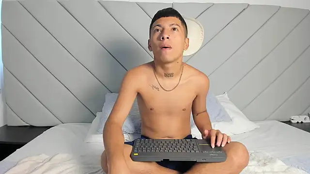 little kris1 online show from 11, 11, 2025