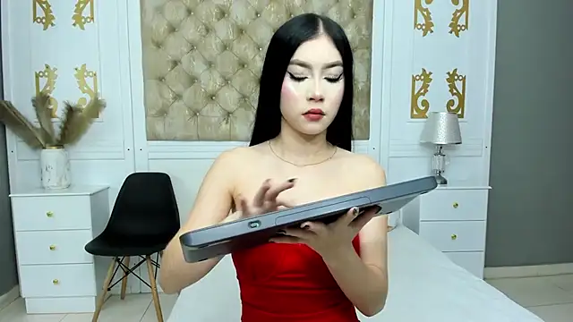 Snapshot of BellaDalthon chatting on 28, 10, 2025 BellaDalthon online show from 28, 10, 2025