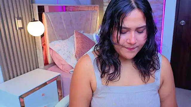 Snapshot of luna_jonezz chatting on 27, 10, 2025 luna jonezz online show from 27, 10, 2025