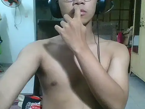 Snapshot of kave2033 chatting on 19, 10, 2025 kave2033 online show from 19, 10, 2025