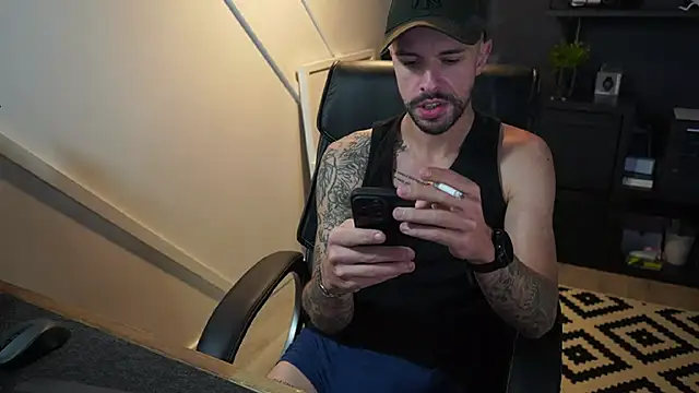 monsieurguitsxxx online show from 17, 11, 2025