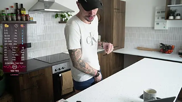 monsieurguitsxxx online show from 15, 2, 2026