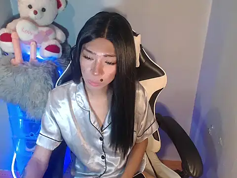 Yourasianbabyemma online show from 3, 11, 2025