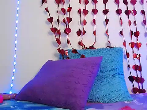 Isaa Foxx  online show from 29, 10, 2025