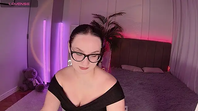 Snapshot of Alice_Foks chatting on 14, 10, 2025 Alice Foks online show from 14, 10, 2025