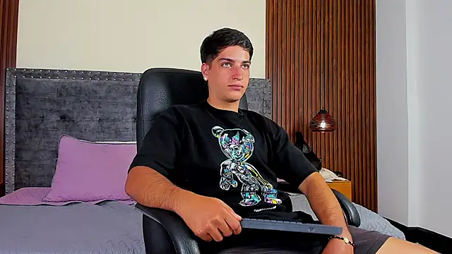 Snapshot of Apolo_moon18 chatting on 14, 10, 2025 Apolo moon18 online show from 14, 10, 2025