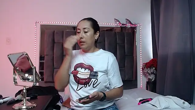 Salmma Milf online show from 13, 4, 2026