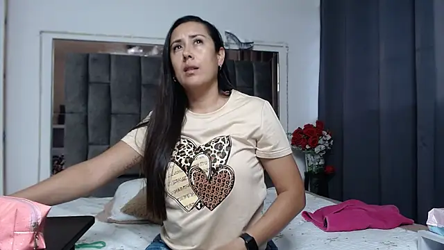 Salmma Milf online show from 17, 3, 2026