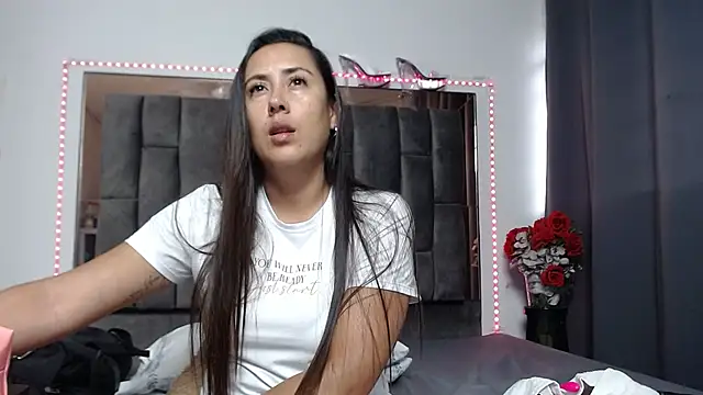 Salmma Milf online show from 26, 3, 2026