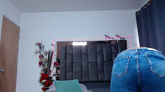 Salmma Milf online show from 20, 2, 2026