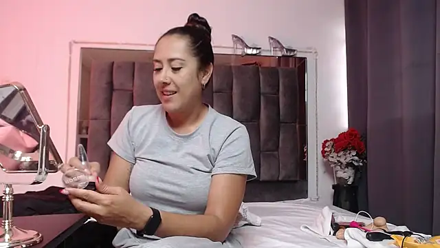 Salmma Milf online show from 7, 4, 2026