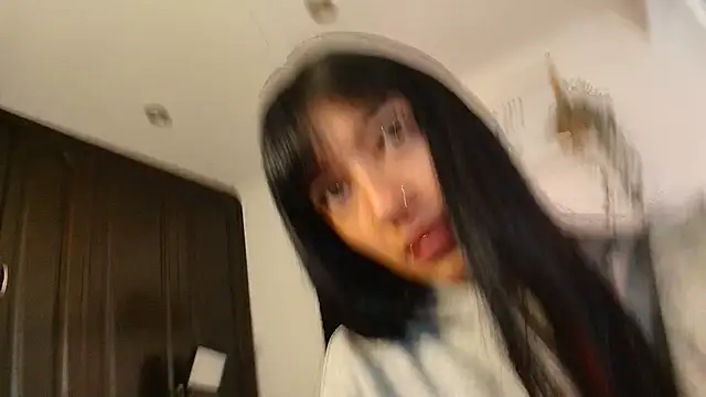 Snapshot of _TiniWild chatting on 19, 11, 2025 TiniWild online show from 19, 11, 2025