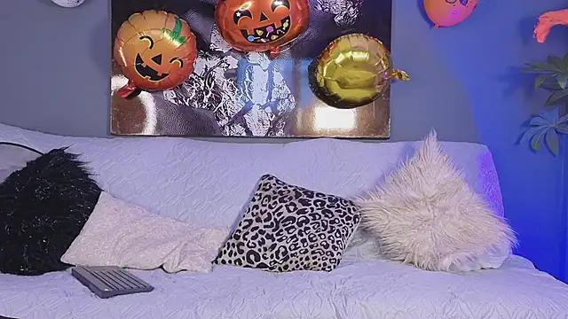 Snapshot of celestesecrett chatting on 3, 11, 2025 celestesecrett online show from 3, 11, 2025