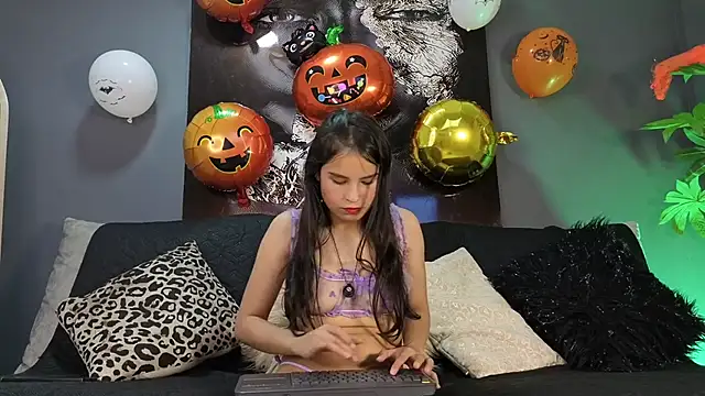 Snapshot of celestesecrett chatting on 25, 10, 2025 celestesecrett online show from 25, 10, 2025