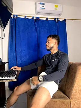 Kylian Alessandro online show from 26, 11, 2025