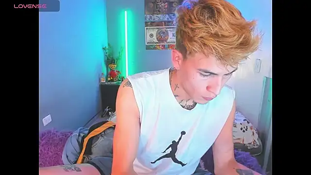 Snapshot of Latin_boysxxxx chatting on 14, 3, 2026 Latin boysxxxx online show from 14, 3, 2026