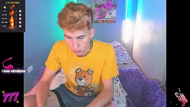 Snapshot of Latin_boysxxxx chatting on 29, 3, 2026 Latin boysxxxx online show from 29, 3, 2026