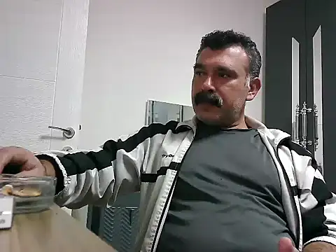 Snapshot of meroglu45 chatting on 18, 10, 2025 meroglu45 online show from 18, 10, 2025