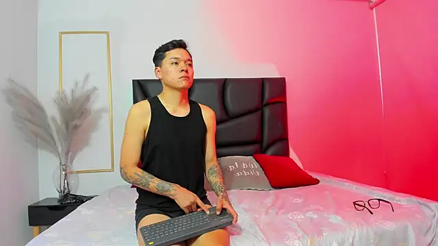 Snapshot of AnnieAndLeandro chatting on 6, 11, 2025 AnnieAndLeandro online show from 6, 11, 2025