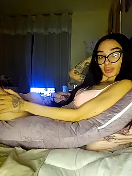 Snapshot of LucyMiax chatting on 21, 10, 2025 LucyMiax online show from 21, 10, 2025