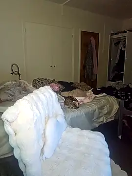 LucyMiax online show from 22, 12, 2025