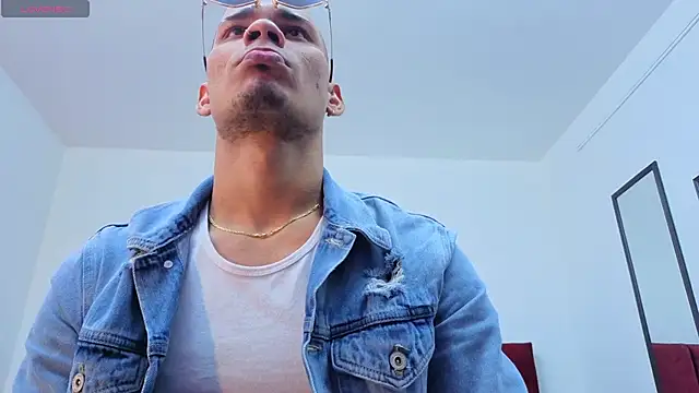 Snapshot of DaamonSlader_ chatting on 11, 11, 2025 DaamonSlader online show from 11, 11, 2025