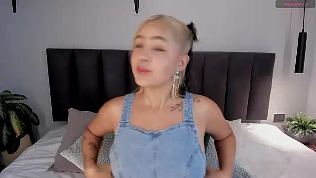 AilanaCortes online show from 2, 2, 2026