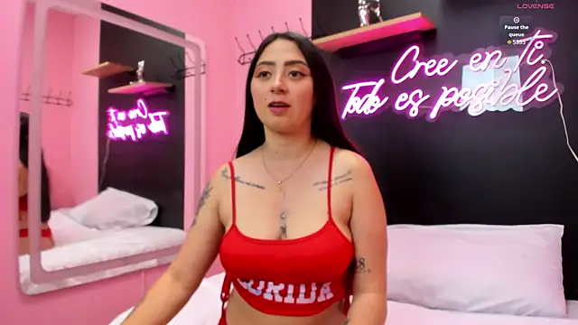 JuliethCruz  online show from 19, 11, 2025