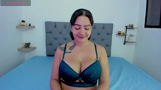 Saraarouusee online show from 11, 2, 2026