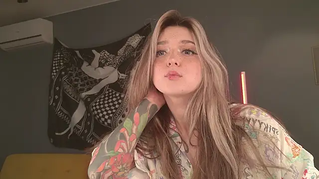 Snapshot of BellaSink chatting on 8, 5, 2026 BellaSink online show from 8, 5, 2026