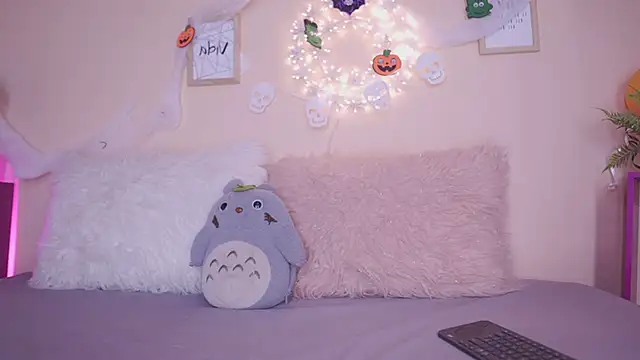 Meggie  online show from 28, 10, 2025