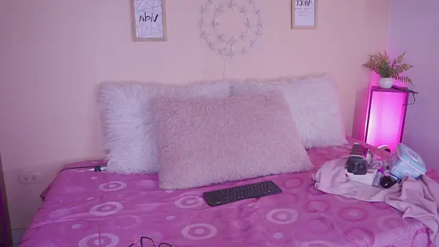 Meggie  online show from 15, 11, 2025