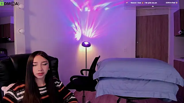 Snapshot of Mikeyvioleta_ chatting on 8, 5, 2026 Mikeyvioleta online show from 8, 5, 2026