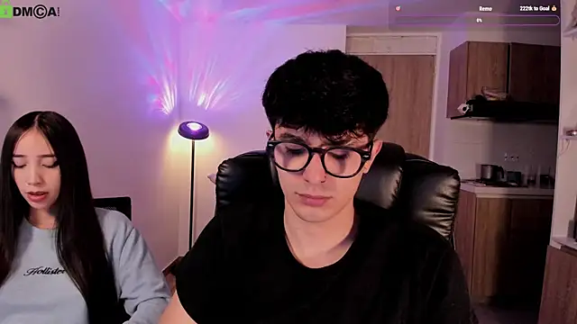 Snapshot of Mikeyvioleta_ chatting on 18, 5, 2026 Mikeyvioleta online show from 18, 5, 2026