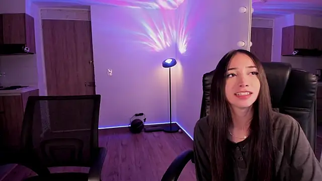 Mikeyvioleta  online show from 21, 12, 2025