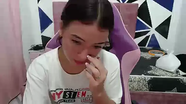 scarleth18 online show from 6, 11, 2025