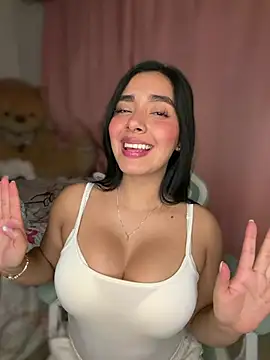 Snapshot of MiaSofia__ chatting on 13, 5, 2026 MiaSofia online show from 13, 5, 2026