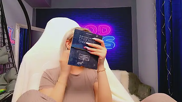 AriannaSins online show from 6, 3, 2026