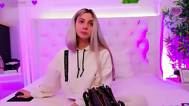 AriannaSins online show from 2, 4, 2026