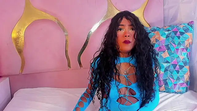 Snapshot of camilaqueenh chatting on 19, 10, 2025 camilaqueenh online show from 19, 10, 2025