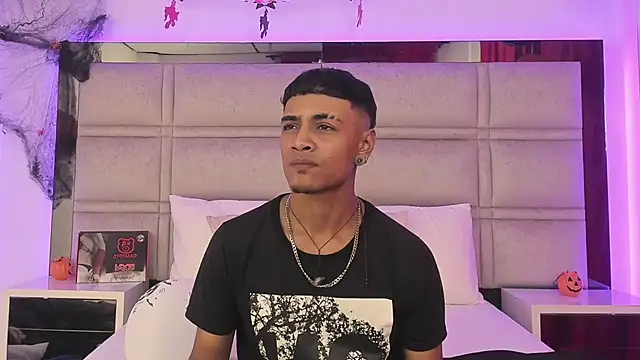 SweetAndSinful online show from 1, 11, 2025