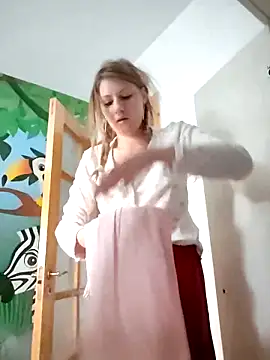 SandyCassie online show from 28, 4, 2026