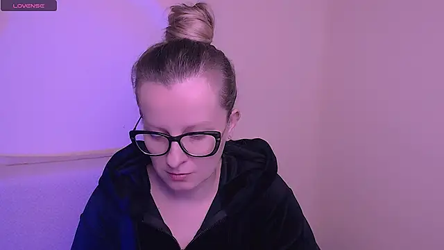 AllaLeomz online show from 12, 11, 2025